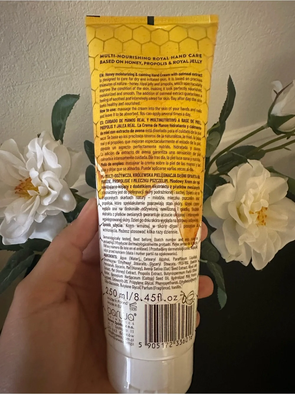Barwa Honey & Oats Moisturizing Hand Cream — Yellow